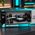 Petronas lança promoção com miniatura da Mercedes na F1