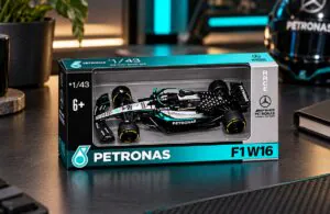 Petronas lança promoção com miniatura da Mercedes na F1 Petronas lança promoção com miniatura da Mercedes na F1