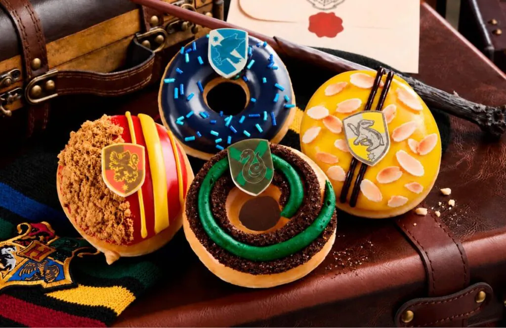 Krispy Kreme lança donuts inspirados nas casas de Hogwarts Krispy Kreme lança donuts inspirados nas casas de Hogwarts