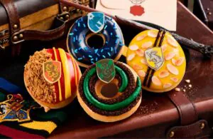 Krispy Kreme lança donuts inspirados nas casas de Hogwarts Krispy Kreme lança donuts inspirados nas casas de Hogwarts